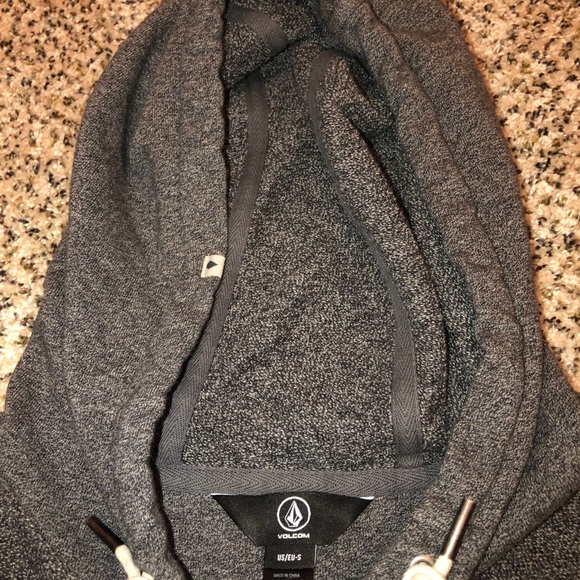 Volcom hoodie - Picture 2 of 3